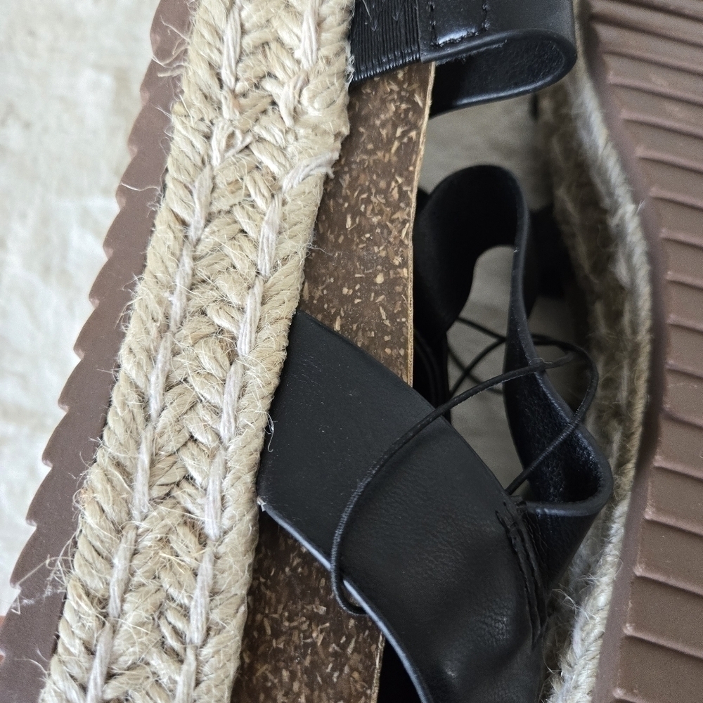 NWT Torrid  Women's Fisherman Platform Sandals size 9.5 WW - Picture 7 of 11